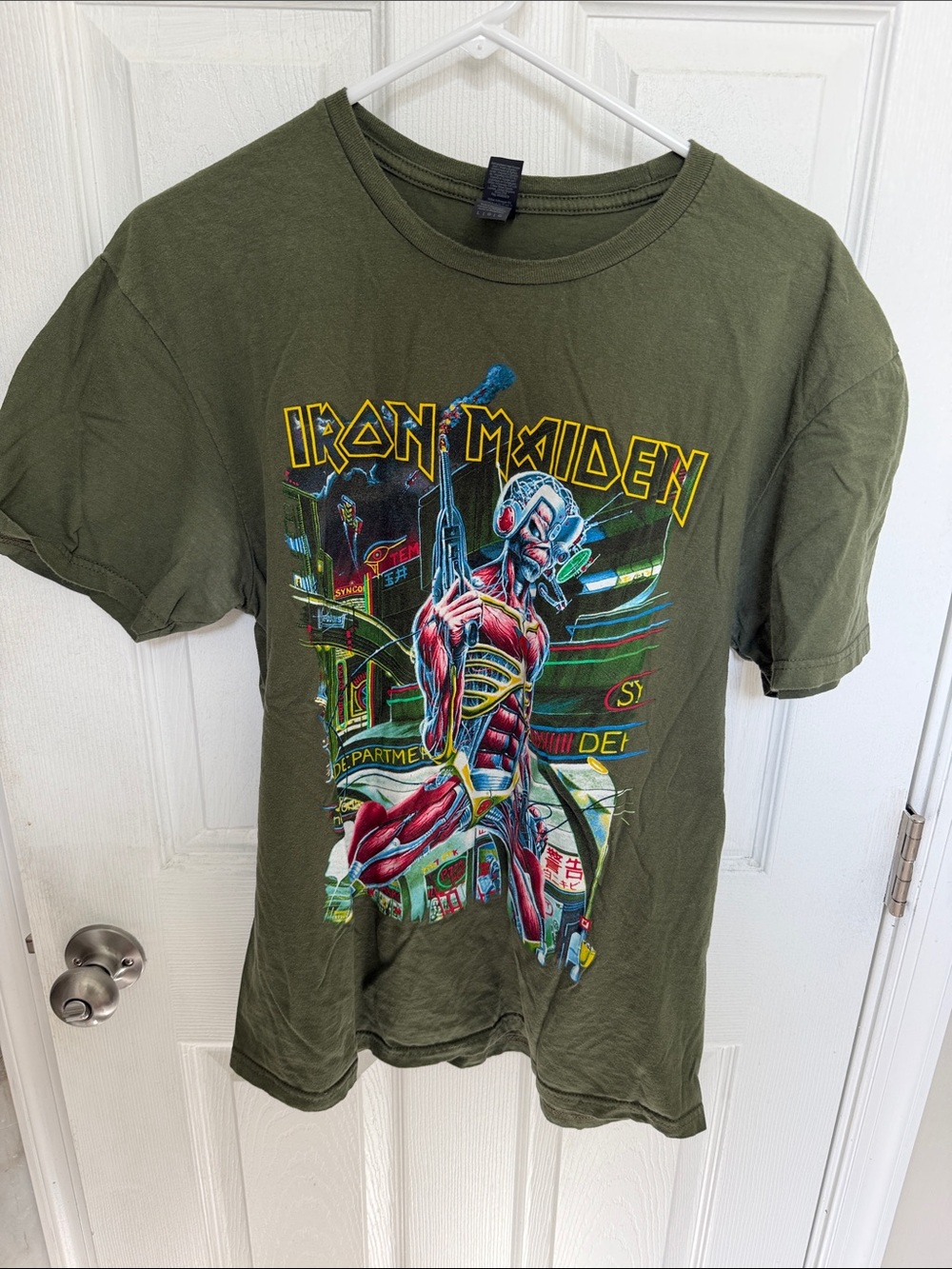 Gildan Olive Green Iron Maiden Somewhere On Tour L Short Sleeve Tee